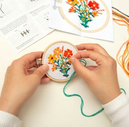 Kikkerland Mini Borduurset | Bloemen 6+ | Speel je Wijs