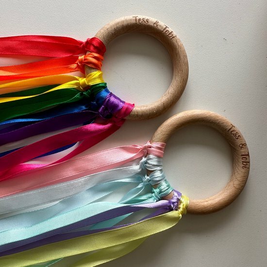 Tess & Tobi Handvlieger met Linten - Danslint Regenboog | Speel je Wijs