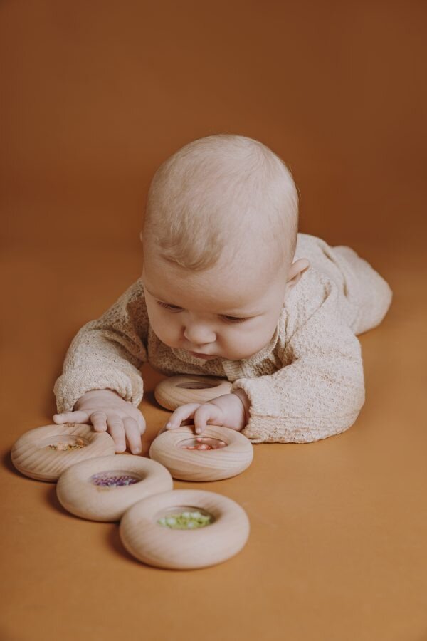 Petit Boum Sensorische Rammelaar en Bijtring - Donut Druiven | Speel je Wijs