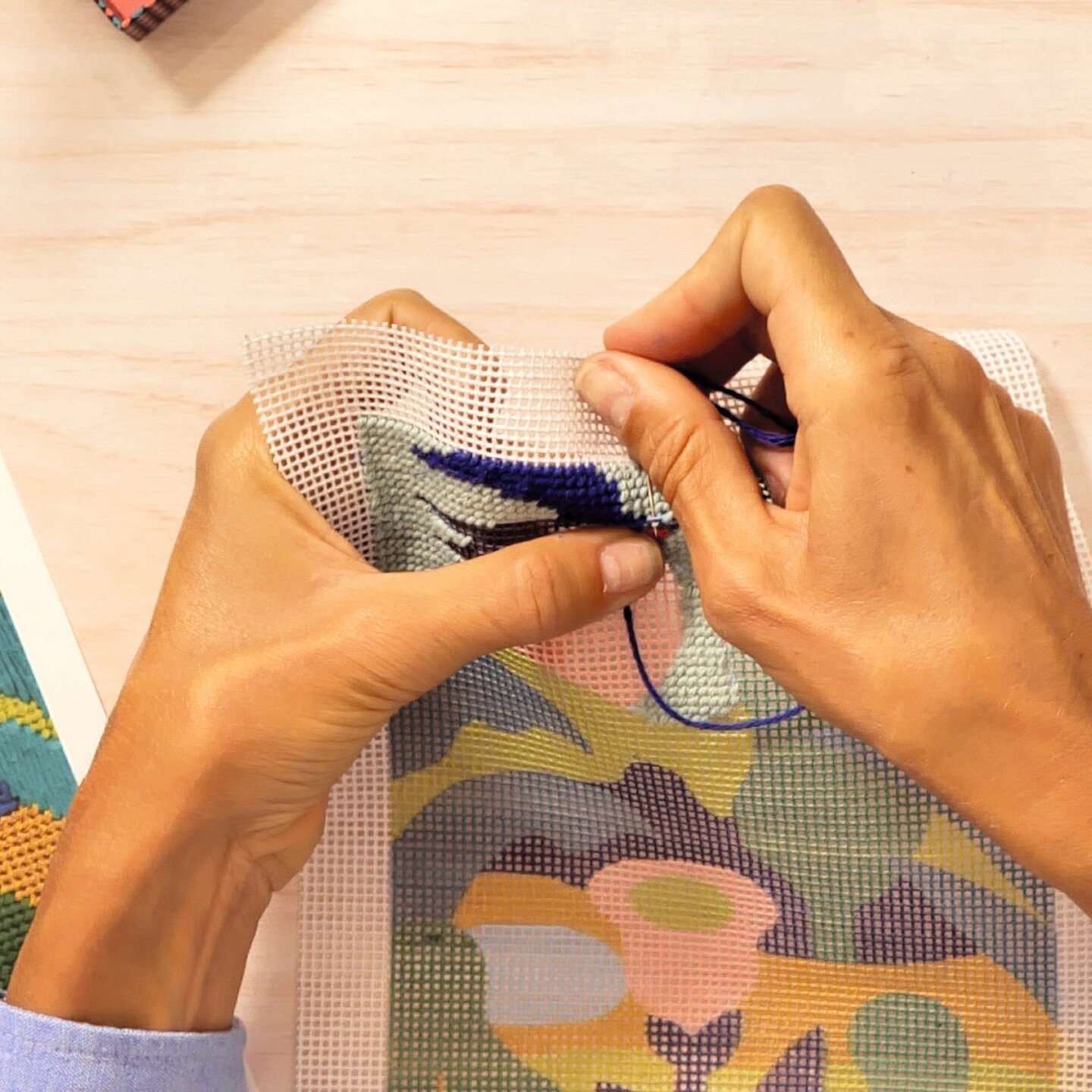 Djeco Knutselset Atelier 65 - Borduren 15+| Speel je Wijs