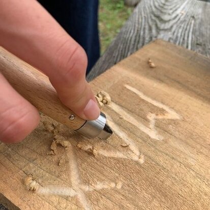 Kikkerland Huckleberry-Wood Carving Tool