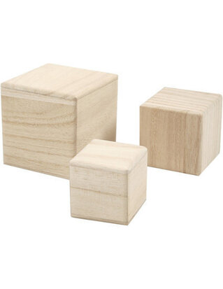 3 houten kubussen
