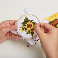 Kikkerland Mini Borduurset | Zonnebloem 6+ | Speel je Wijs