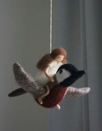 Gamcha Mobiel - Meisje op vliegende vogel 100% wolvilt | Speel je Wijs