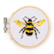 Kikkerland Mini Borduurset - Bij 6+ | Speel je Wijs