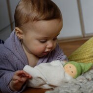 Nanchen Natur Knuffeldoekje - Zonnekindpopje Groen | Speel je Wijs