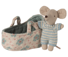 Maileg Baby Muis in Draagmand - Blauw | Speel je Wijs