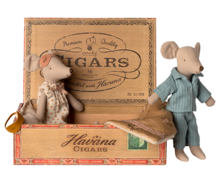 Maileg Vader &amp; moeder Muis  in Sigarendoos - Mum &amp; Dad Mice  | Speel je Wijs